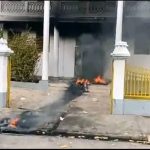 "Gonaïves anba tansyon : chofè taksi mete dife nan baskil ak Meri vil la apre yon aksidan mòtèl" 16 68e24048 f2a7 443f b1df 59aa2ba3979a